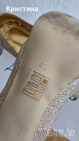 Златни обувки на ток, снимка 6 - Дамски обувки на ток - 51971928
