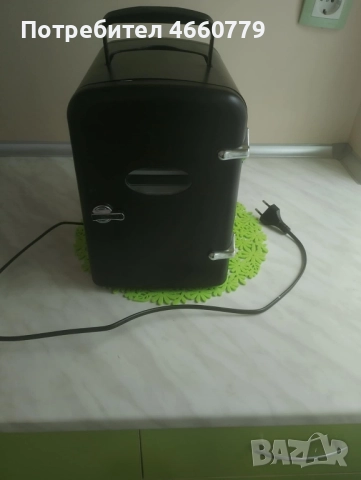 черен мини хладилник