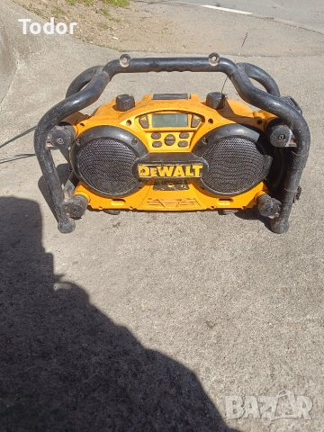 Радио DeWalt , снимка 3 - Радиокасетофони, транзистори - 53685106