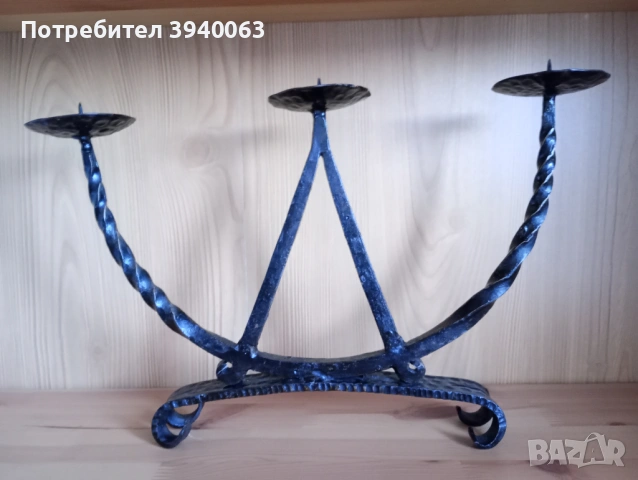 Стар свещник от ковано желязо среден