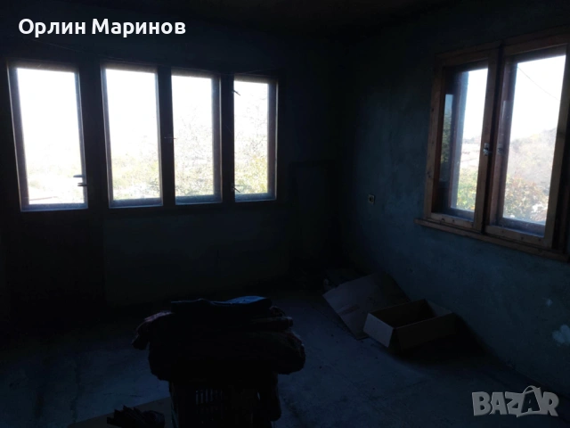 Живописна масивна къща с двор и гараж, снимка 8 - Къщи - 53798264