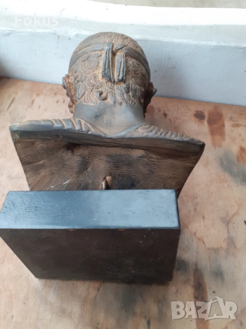 Стар гипсов патиниран бюст на Колесничаря от Делхи - реплика, снимка 5 - Антикварни и старинни предмети - 54031426