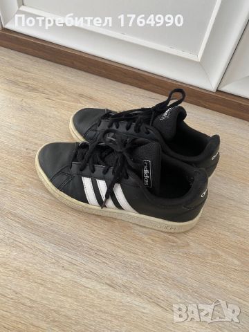 Спортни обувки adidas , снимка 2 - Маратонки - 46142336