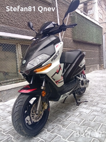 Супер скутер Италия 50 кубика , снимка 3 - Мотоциклети и мототехника - 54031311