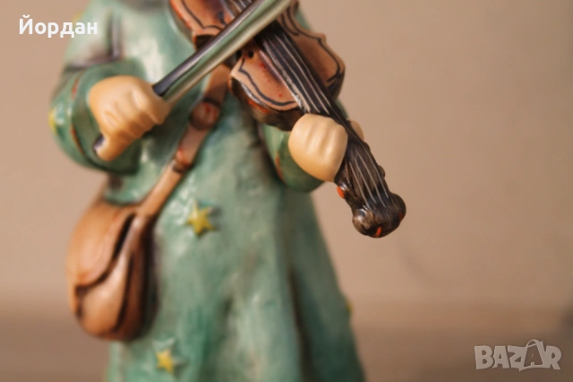 Немска порцеланова фигурка ''Goebel Hummel Figurine, Celestial Musician Violin Angel''188, снимка 4 - Колекции - 54056845