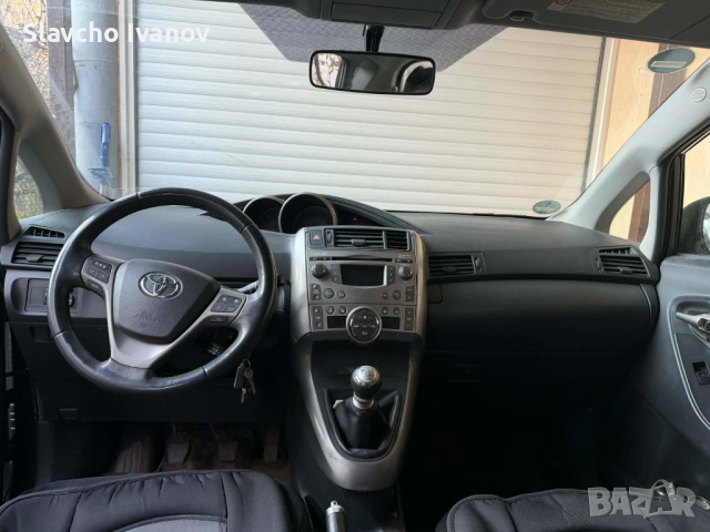 Toyota Verso 2.0 D4D, снимка 7 - Автомобили и джипове - 54008572