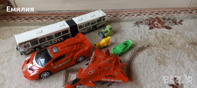 Автобус, кола, самолет 