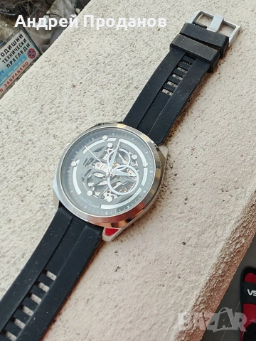 Продавам часовник