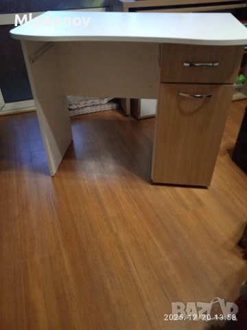 Запазени здрави ученически бюра 2бр., снимка 3 - Бюра - 52883237