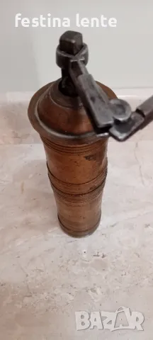 Стара мелничка за кафе, снимка 3 - Колекции - 50097416