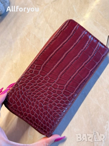 Червено портмоне Stradivarius , снимка 3 - Портфейли, портмонета - 53850440