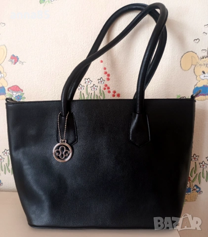 Нова черна чанта