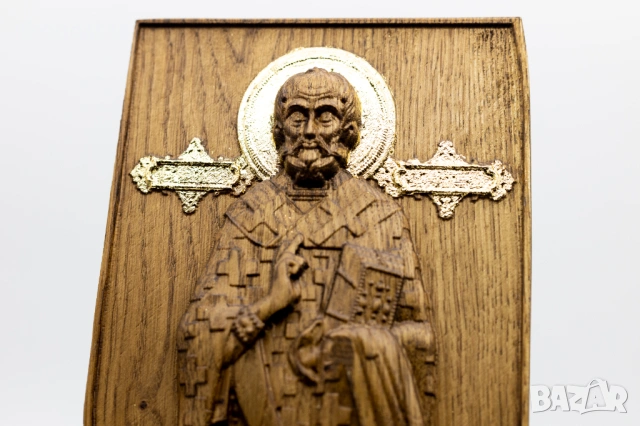 Позлатена релефна икона на Свети Николай Чудотворец от дъб, снимка 6 - Икони - 53223991