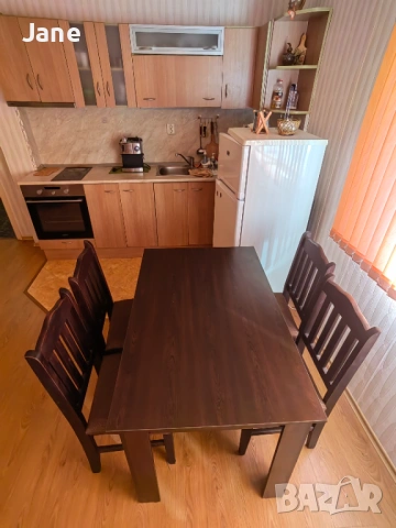 Трапезна маса с 4 стола, цвят тъмно кафяво венге, цена 100 евро, снимка 4 - Маси - 53727436