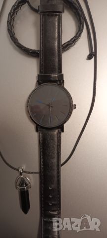 Комплект ръчен часовник, кожена гривна и огърлица медальон, снимка 1 - Бижутерийни комплекти - 46006770