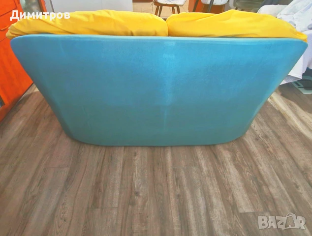 Продавам много запазен без забележки двуместен диван. Мек и удобен с размери 150 на 100см за 199л, снимка 2 - Дивани и мека мебел - 50719790