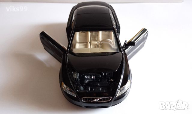 Bburago Volvo C70 Coupe 1:24, снимка 3 - Колекции - 45566109