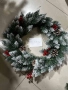 Голям коледен венец, декориран с изкуствени елхови шишарки, 50см. Характеристики:  Изкуствени елхови, снимка 2