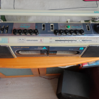 Grundig radio cassete aux-2x5w, снимка 2 - Радиокасетофони, транзистори - 45038104