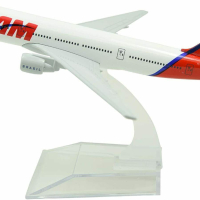Бойнг 777 самолет модел макет метален лайнер TAM летище, снимка 1 - Колекции - 44974688