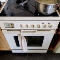 Готварска печка с керамичен плот, снимка 1 - Печки, фурни - 45543700