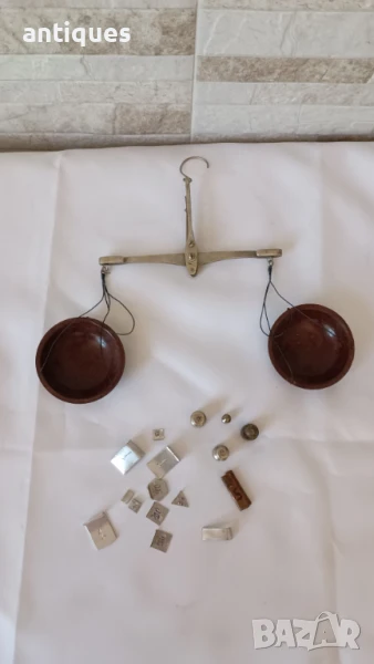 Стара малка везна с теглилки - Сделано в СССР , снимка 1