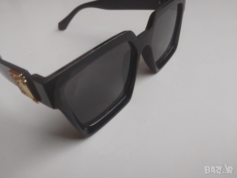 Дамски тъмни слънчеви очила, снимка 1