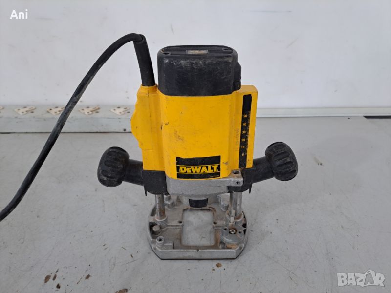 Оберфреза - Dewalt 110 v/ 900 W, снимка 1