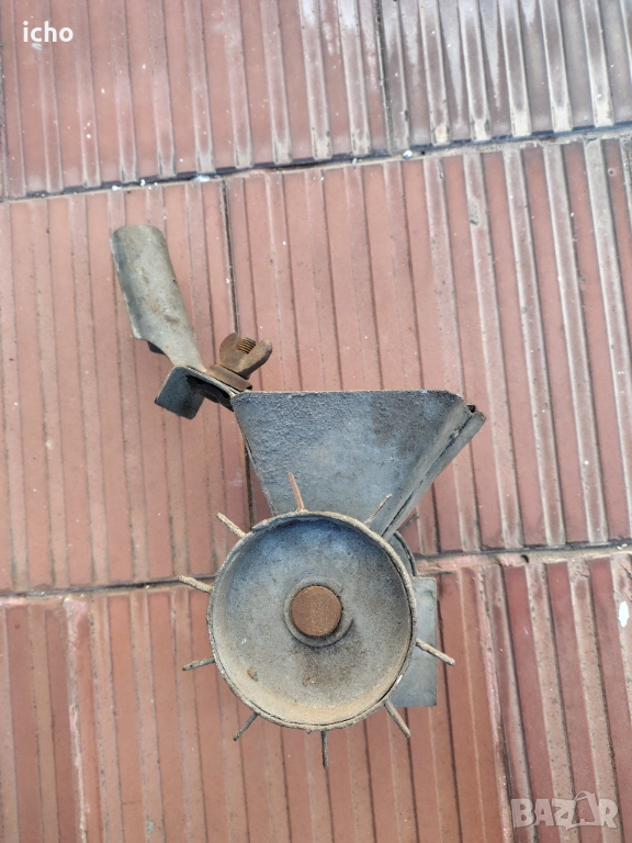 Стара ръчна сеялка, снимка 1