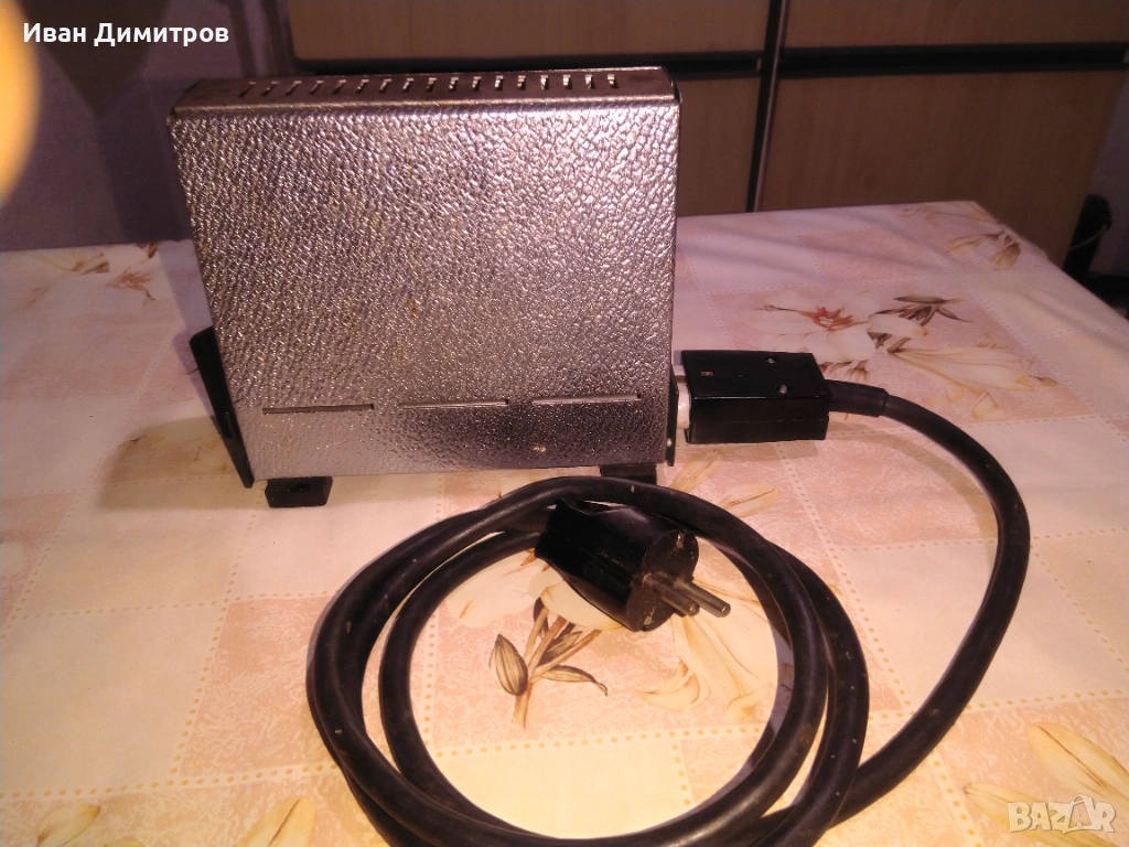 Тостер за препечени филии. Произведено в ГДР. , снимка 1