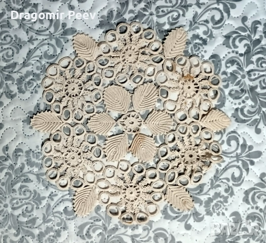 Продавам ново ръчно плетено каре екрю