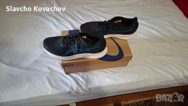 маратонки. asics 