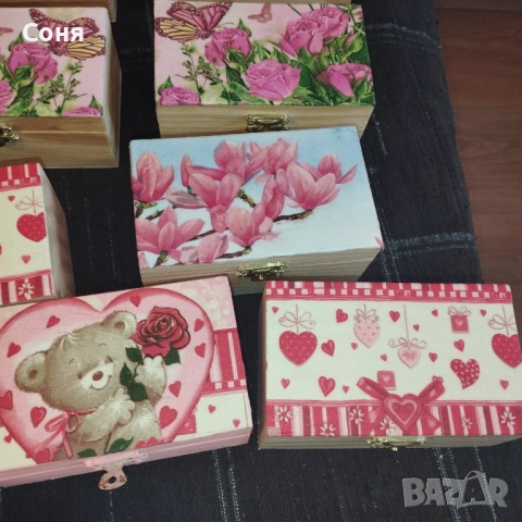 Дървена кутия с  пет ароматни мини рози - свещ, снимка 11 - Подаръци за жени - 53168163