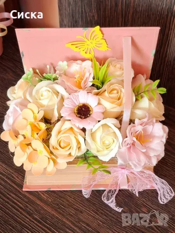 Разнооблазие на кутия книга" със сапунени цветя подходящ подарък за всеки повод, снимка 9 - Подаръци за жени - 40950959