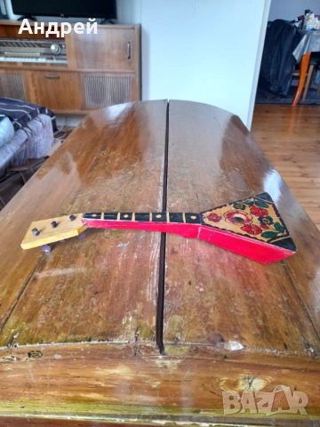 Стара дървена китара сувенир