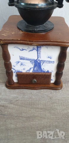 Голяма антикварна кафемелачка, снимка 2 - Антикварни и старинни предмети - 54238076