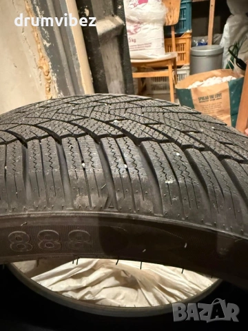 Зимни гуми Roadmarch 225 50 18, снимка 2 - Гуми и джанти - 53458101