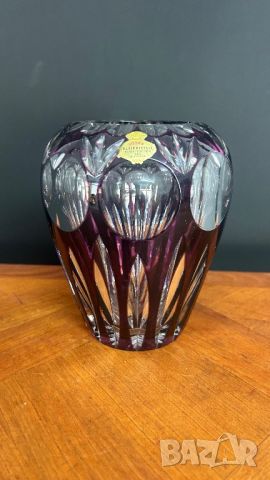 Лилава кристална ваза, снимка 1 - Вази - 46302976