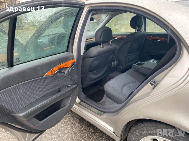 Мерцедес Е 200 бензин, снимка 4 - Автомобили и джипове - 53959962