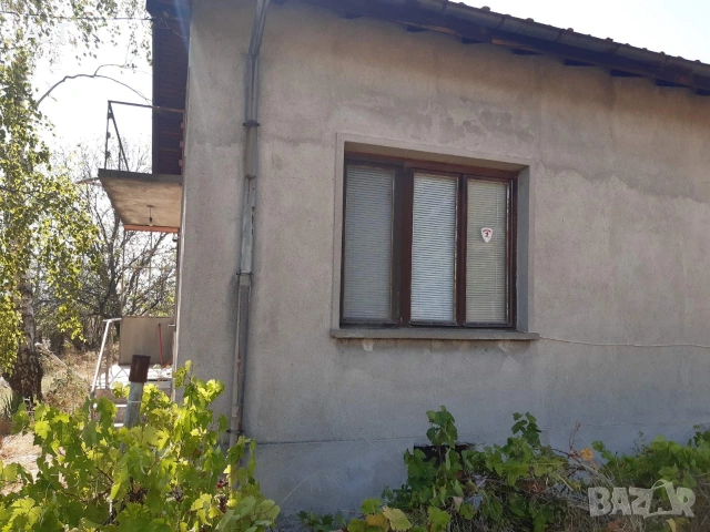 Продава се масивна, тухлена къща в гр. Карлово кв Сушица, снимка 3 - Къщи - 53827683