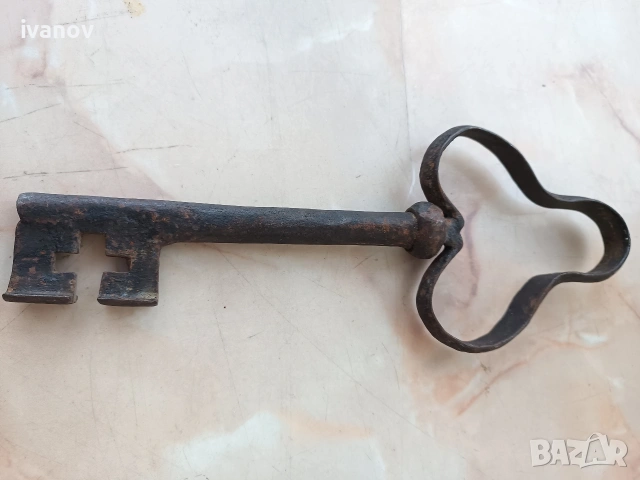 Масивен голям кован ключ , снимка 5 - Антикварни и старинни предмети - 53758050