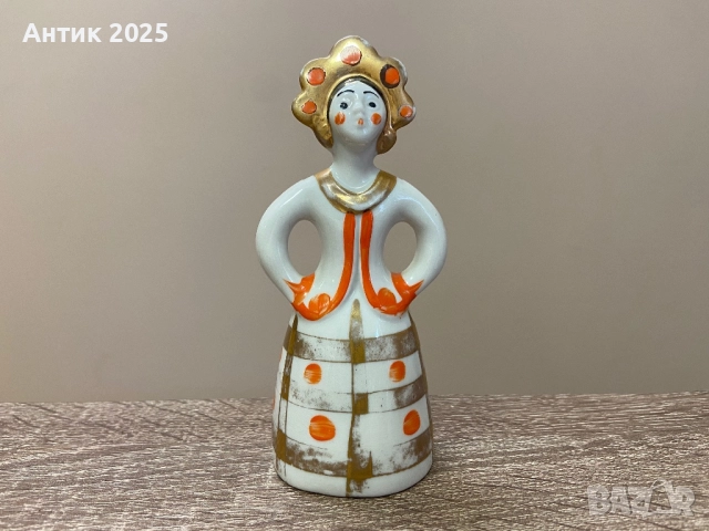 Статуетка „Момиче в кокошник“, порцелан