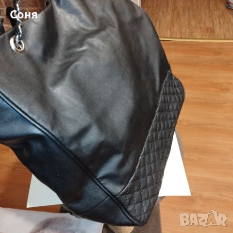 Дамска чанта в черно, кожена с  дръжки  тип верижки, снимка 11 - Чанти - 46474890