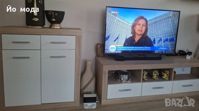 Скрин, тв шкаф и маса