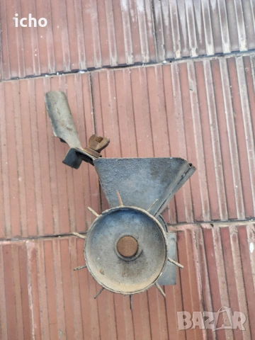 Стара ръчна сеялка