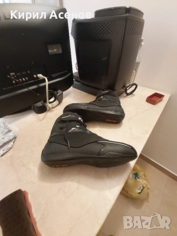 Мотоциклетни обувкиTCX,водонепропускливи,нови,номер 44.