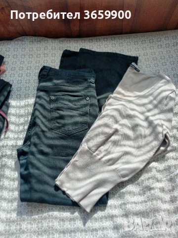 Дамски комплект- черни дънки +  къса жилетка,3/4 ръкав, в бежово. Размер-М