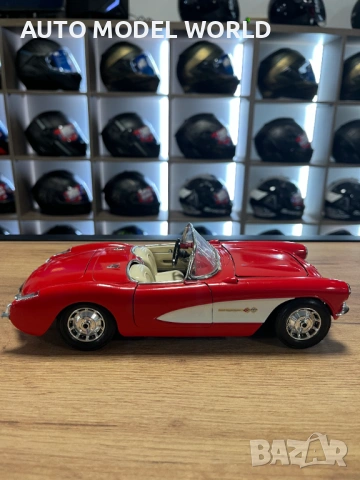 Метална колекционерски модел BBURAGO CHEVROLET CORVETTE 1957 1:18, снимка 2 - Колекции - 53295646