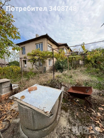 Продава се двуетажна къща в С. Помощник
