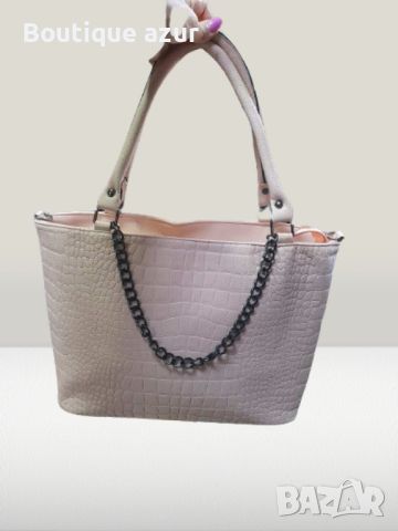 Изисканост и удобство в едно: Дамска чанта със синджир, снимка 1 - Чанти - 45235579